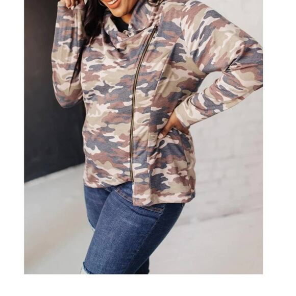 Camo Hideout Jacket by Andree' by Unit 3X - Picture 6 of 12